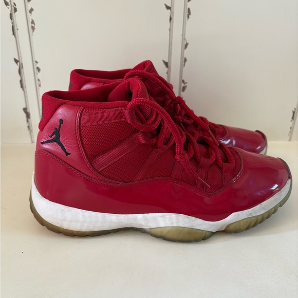 Nike Jordan 11 XI Men’s Red Sneakers in size 11.5 Win like 96 - Picture 2 of 8